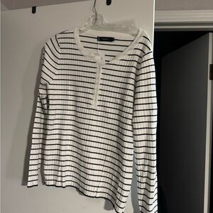 Zesica Black and White Striped Women's Sweater